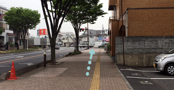 中山道の十字路が見えて来たら、高倉町珈琲まではもうすぐです。
