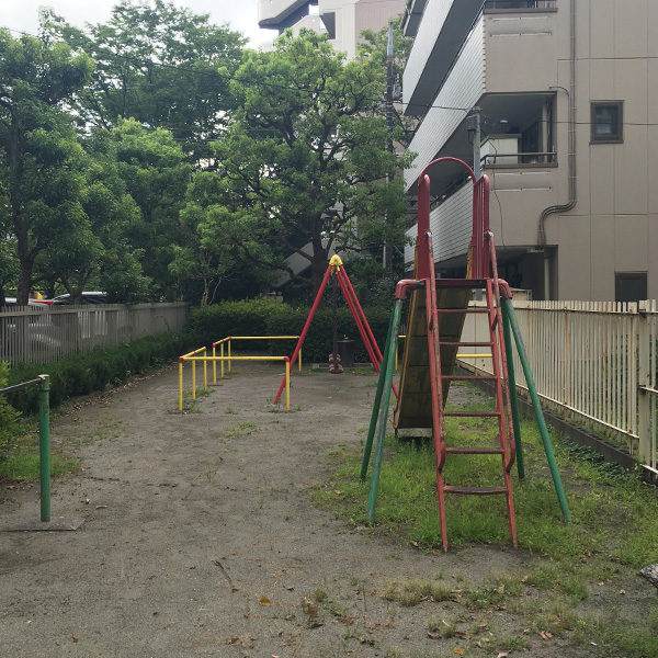 ブランコと滑り台（2020年10月）