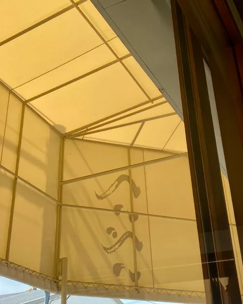 テラス席の屋根部分（2025年8月）