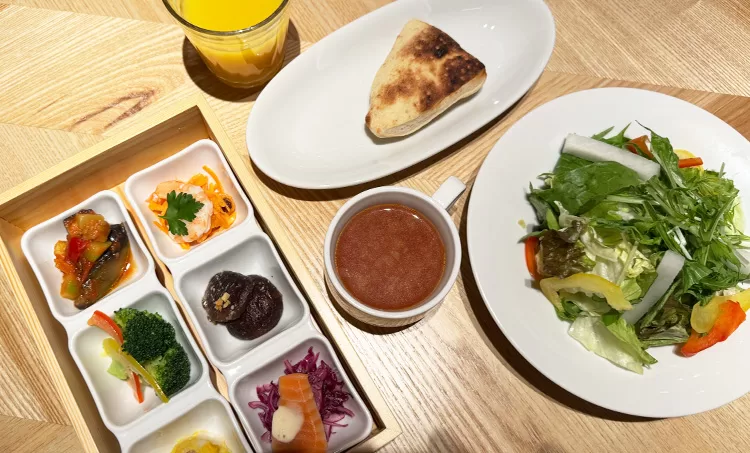 イタリアンリゾート ペルティカ 戸田公園店のメニュー「C CET」（選べるメイン、ドリンクバー、サラダ、フォカッチャ、スープ、Deli6種）