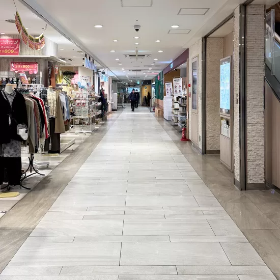 ビーンズ戸田公園 1F 通路